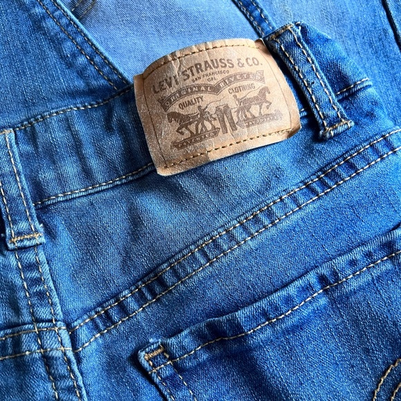 Girl’s Denim Levi’s Overalls - Picture 6 of 8